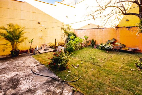 Quintal  de casa à venda com 7 quartos, 360m² em Dom Silverio, Belo Horizonte