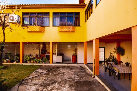Quintal  de casa à venda com 7 quartos, 360m² em Dom Silverio, Belo Horizonte