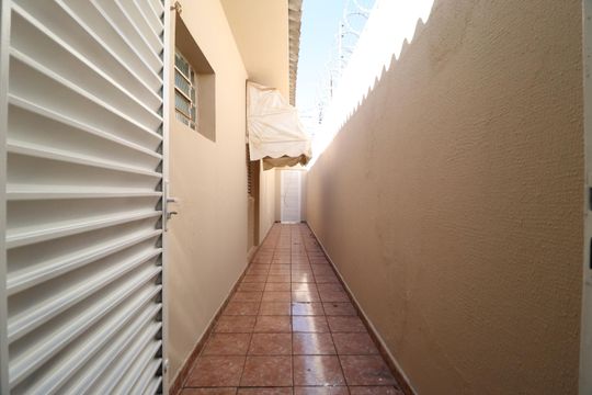Corredor de casa para alugar com 3 quartos, 200m² em Nossa Senhora Aparecida, Uberlândia