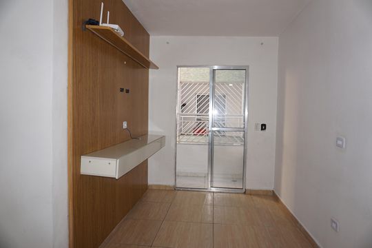 Sala de apartamento para alugar com 2 quartos, 44m² em Chácaras Caxingui, Embu das Artes