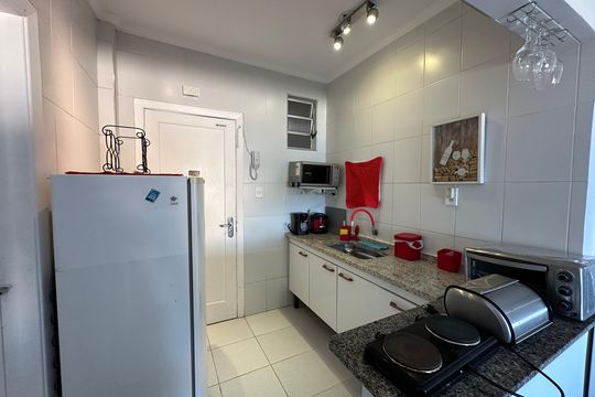 Cozinha de apartamento para alugar com 1 quarto, 25m² em Itararé, São Vicente