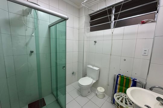 Banheiro de apartamento para alugar com 1 quarto, 25m² em Itararé, São Vicente