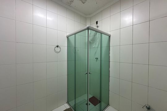 Banheiro de apartamento para alugar com 1 quarto, 25m² em Itararé, São Vicente
