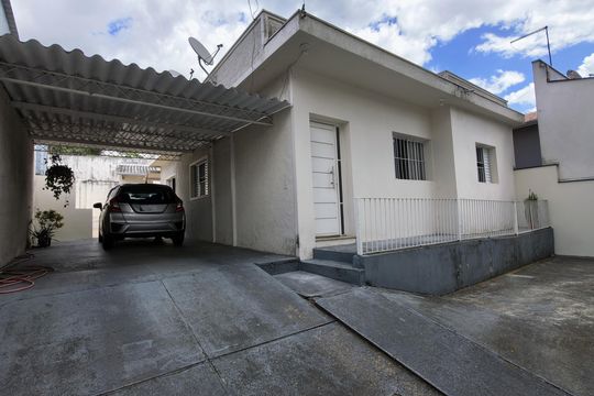 Área externa de casa à venda com 3 quartos, 265m² em Jardim Martins, Jundiaí