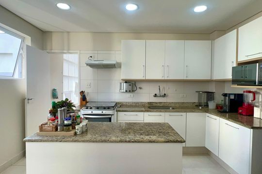 Cozinha de apartamento à venda com 3 quartos, 192m² em Cerqueira César, São Paulo