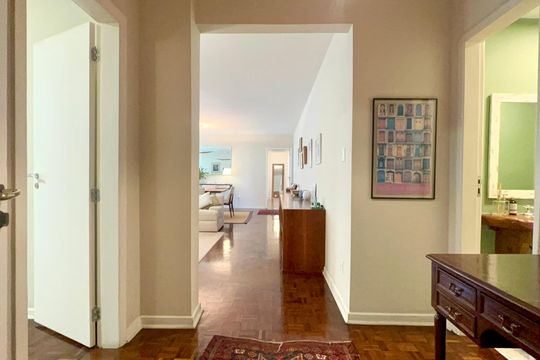 Hall social de apartamento à venda com 3 quartos, 192m² em Cerqueira César, São Paulo
