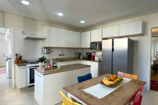 Cozinha de apartamento à venda com 3 quartos, 192m² em Cerqueira César, São Paulo