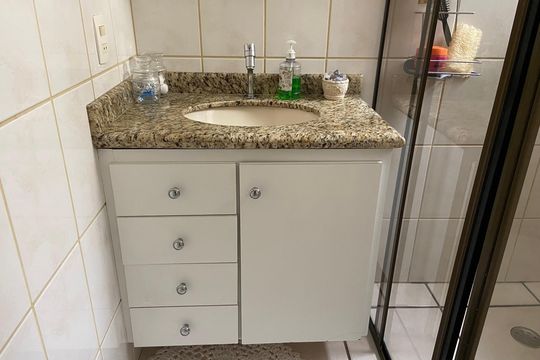Banheiro de apartamento à venda com 2 quartos, 54m² em Cidade São Francisco , São Paulo