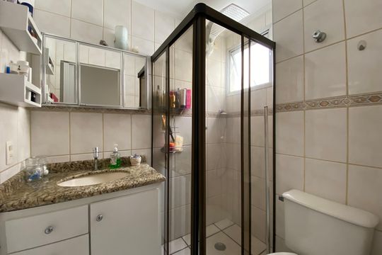 Banheiro de apartamento à venda com 2 quartos, 54m² em Cidade São Francisco , São Paulo