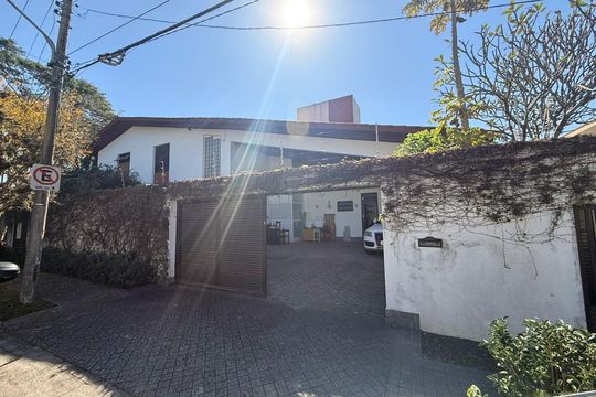 Fachada de casa à venda com 5 quartos, 697m² em Butantã, São Paulo