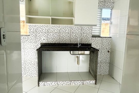 Cozinha de apartamento para alugar com 2 quartos, 55m² em Terra Firme, Rio das Ostras