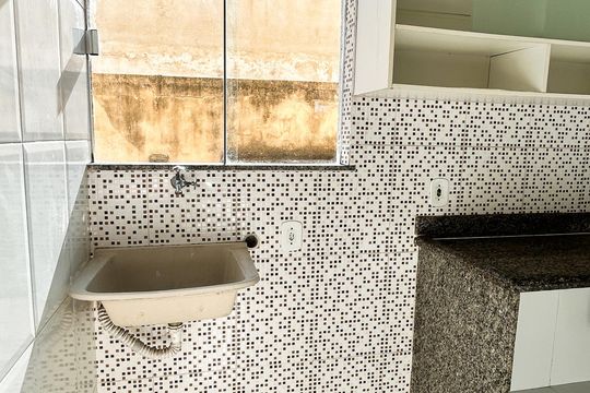 Área de serviço de apartamento para alugar com 2 quartos, 55m² em Terra Firme, Rio das Ostras