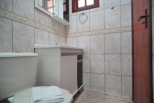 Banheiro de kitnet/studio para alugar com 1 quarto, 20m² em Vila Nova, Novo Hamburgo