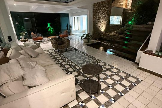 Casa para alugar com 5 quartos, 1000m² em Joá, Rio de Janeiro