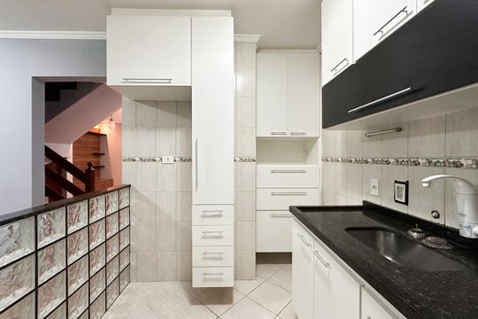 Cozinha de casa de condomínio para alugar com 3 quartos, 77m² em Jardim das Quatro Marias, São Bernardo do Campo