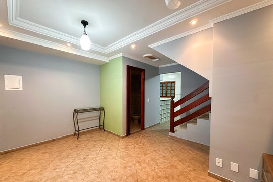 Sala de casa de condomínio para alugar com 3 quartos, 77m² em Jardim das Quatro Marias, São Bernardo do Campo