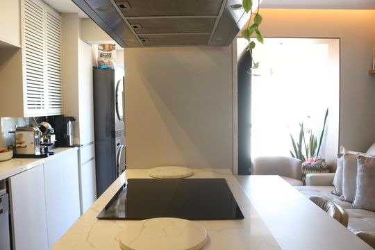 Cozinha e Área de Serviço de apartamento à venda com 2 quartos, 67m² em Barra Funda, São Paulo