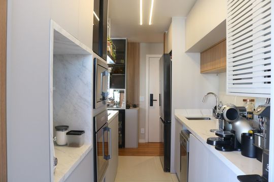 Cozinha e Área de Serviço de apartamento à venda com 2 quartos, 67m² em Barra Funda, São Paulo