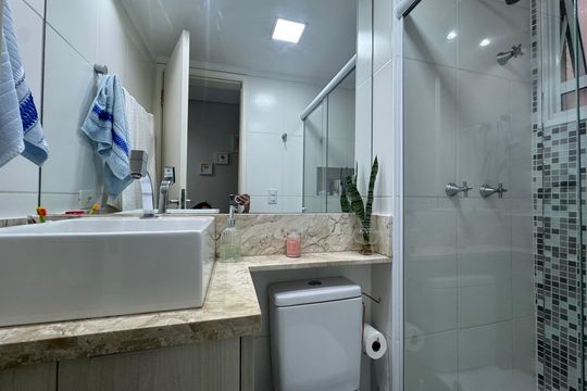 Banheiro de apartamento à venda com 2 quartos, 47m² em Novo Osasco, Osasco