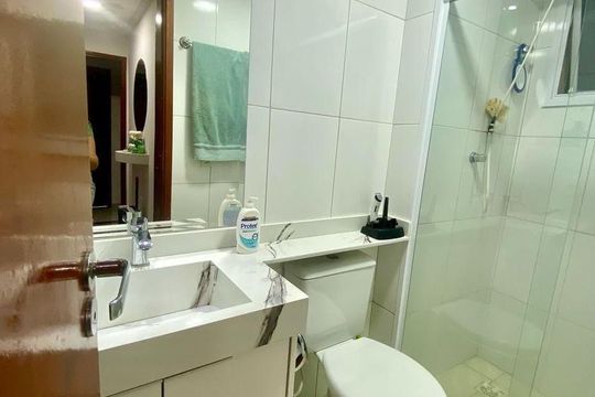 Banheiro de apartamento à venda com 2 quartos, 68m² em Vila Vitória, Mauá