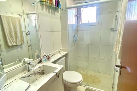 Banheiro de apartamento à venda com 2 quartos, 68m² em Vila Vitória, Mauá