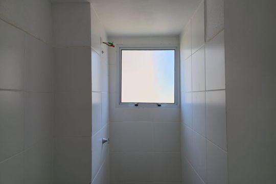 Banheiro social de apartamento para alugar com 2 quartos, 44m² em Vila Nova Bonsucesso, Guarulhos