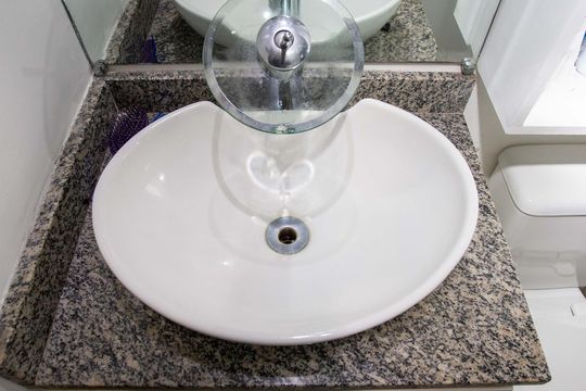 Banheiro de apartamento para alugar com 2 quartos, 44m² em Canhema, Diadema