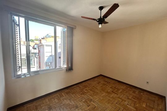 Quarto de apartamento à venda com 4 quartos, 75m² em Petrópolis, Porto Alegre