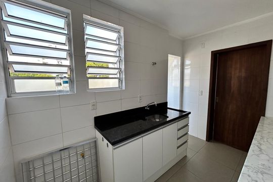 Cozinha de apartamento à venda com 4 quartos, 75m² em Petrópolis, Porto Alegre