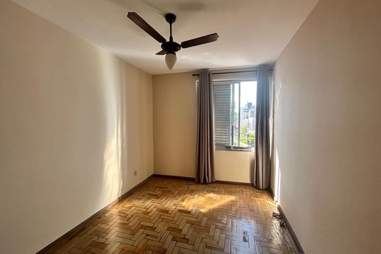 Sala de apartamento à venda com 4 quartos, 75m² em Petrópolis, Porto Alegre