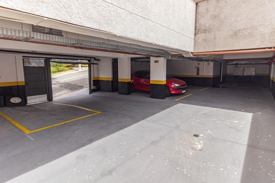 Garagem de apartamento para alugar com 2 quartos, 39m² em Vila Bertioga, São Paulo