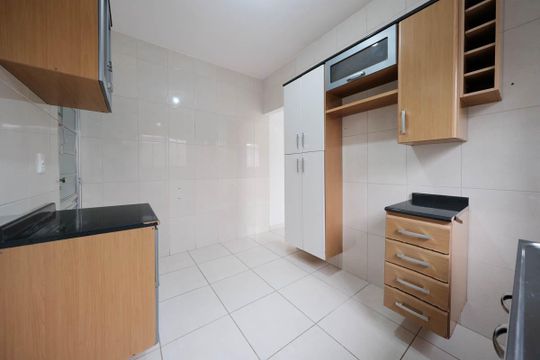 Cozinha de casa para alugar com 2 quartos, 70m² em Jardim Arize, São Paulo