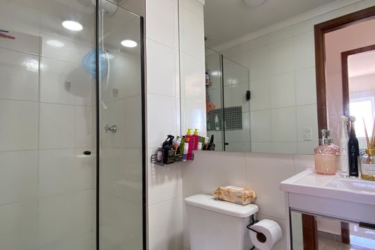 Banheiro de apartamento à venda com 2 quartos, 45m² em Helena Maria, Osasco