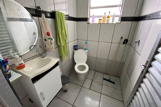 Banheiro social de casa à venda com 1 quarto, 158m² em Vila Albano, São Paulo