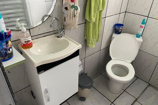 Banheiro  social de casa à venda com 1 quarto, 158m² em Vila Albano, São Paulo