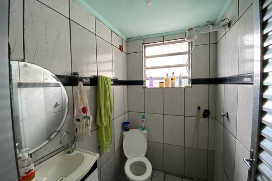 Banheiro social de casa à venda com 1 quarto, 158m² em Vila Albano, São Paulo
