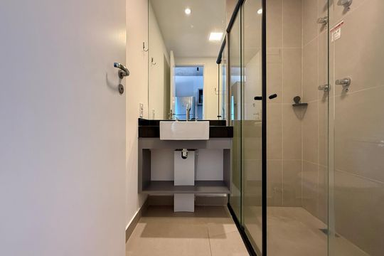 Banheiro  de kitnet/studio para alugar com 1 quarto, 25m² em Santo Amaro, São Paulo
