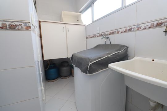 Área de Serviço de apartamento para alugar com 2 quartos, 80m² em Costa Azul, Salvador