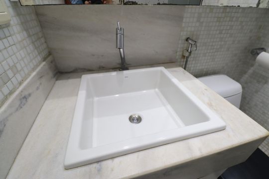 Banheiro de apartamento para alugar com 2 quartos, 80m² em Costa Azul, Salvador