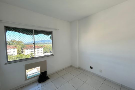 Quarto 1 de apartamento para alugar com 2 quartos, 54m² em Vila Valqueire, Rio de Janeiro