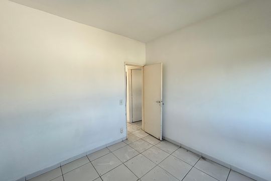 Quarto 1 de apartamento para alugar com 2 quartos, 54m² em Vila Valqueire, Rio de Janeiro