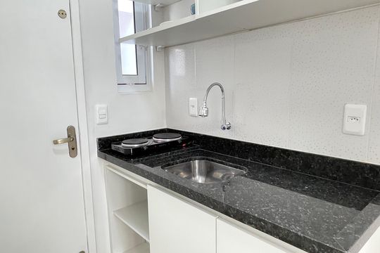 Studio - Sala/Cozinha de kitnet/studio para alugar com 1 quarto, 15m² em Cidade São Francisco, São Paulo