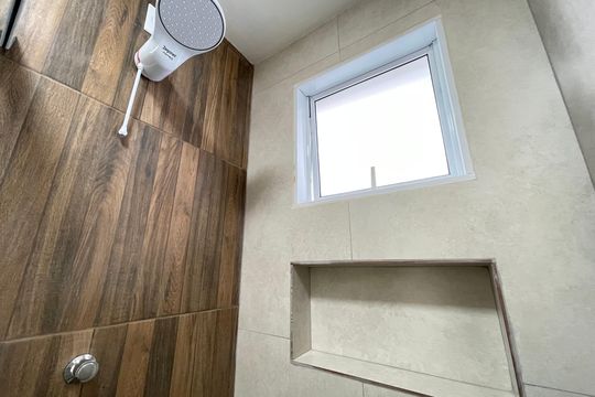 Banheiro de kitnet/studio para alugar com 1 quarto, 15m² em Cidade São Francisco, São Paulo