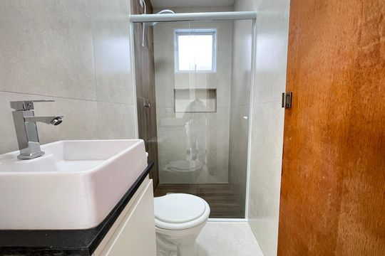 Banheiro de kitnet/studio para alugar com 1 quarto, 15m² em Cidade São Francisco, São Paulo
