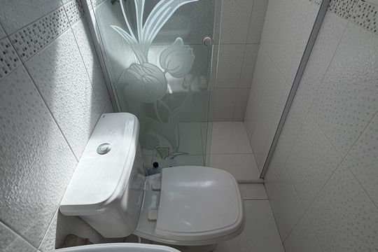 Banheiro de apartamento para alugar com 1 quarto, 44m² em Boqueirão, Santos