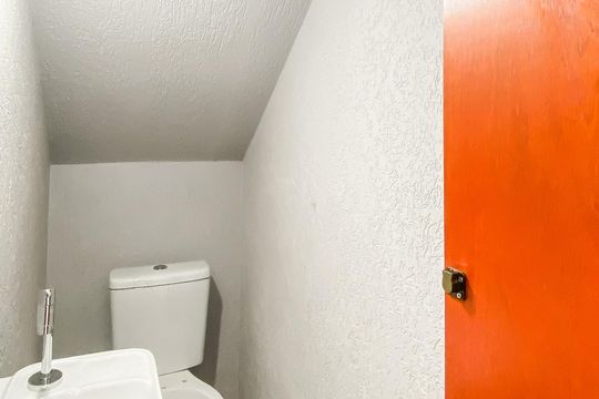 Lavabo  de casa à venda com 2 quartos, 80m² em Vila Paranagua, São Paulo