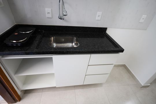 Cozinha de kitnet/studio para alugar com 1 quarto, 15m² em Cidade São Francisco, São Paulo