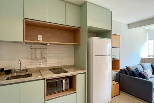 Cozinha de apartamento para alugar com 1 quarto, 38m² em Pinheiros, São Paulo