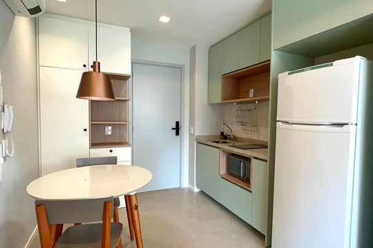 Cozinha de apartamento para alugar com 1 quarto, 38m² em Pinheiros, São Paulo