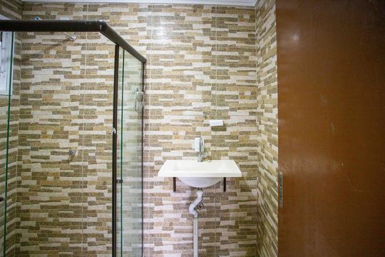 Banheiro de apartamento à venda com 2 quartos, 46m² em Casa Grande, Diadema